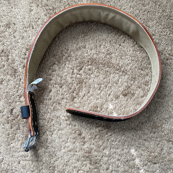 Harbinger 4” padded lifting belt - Picture 4 of 6